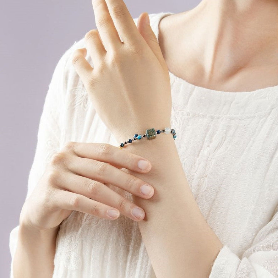 Handcrafted Gemstone Green Wave-Themed Ceramic Jewelry Set with Gold Floral Patterns