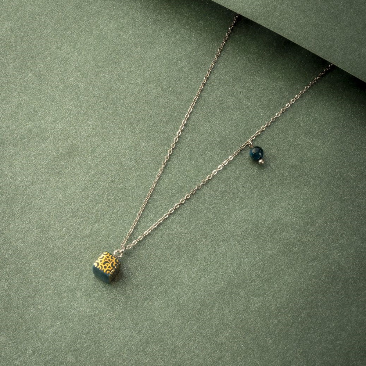 Handcrafted Gemstone Green Wave-Themed Ceramic Jewelry Set with Gold Floral Patterns