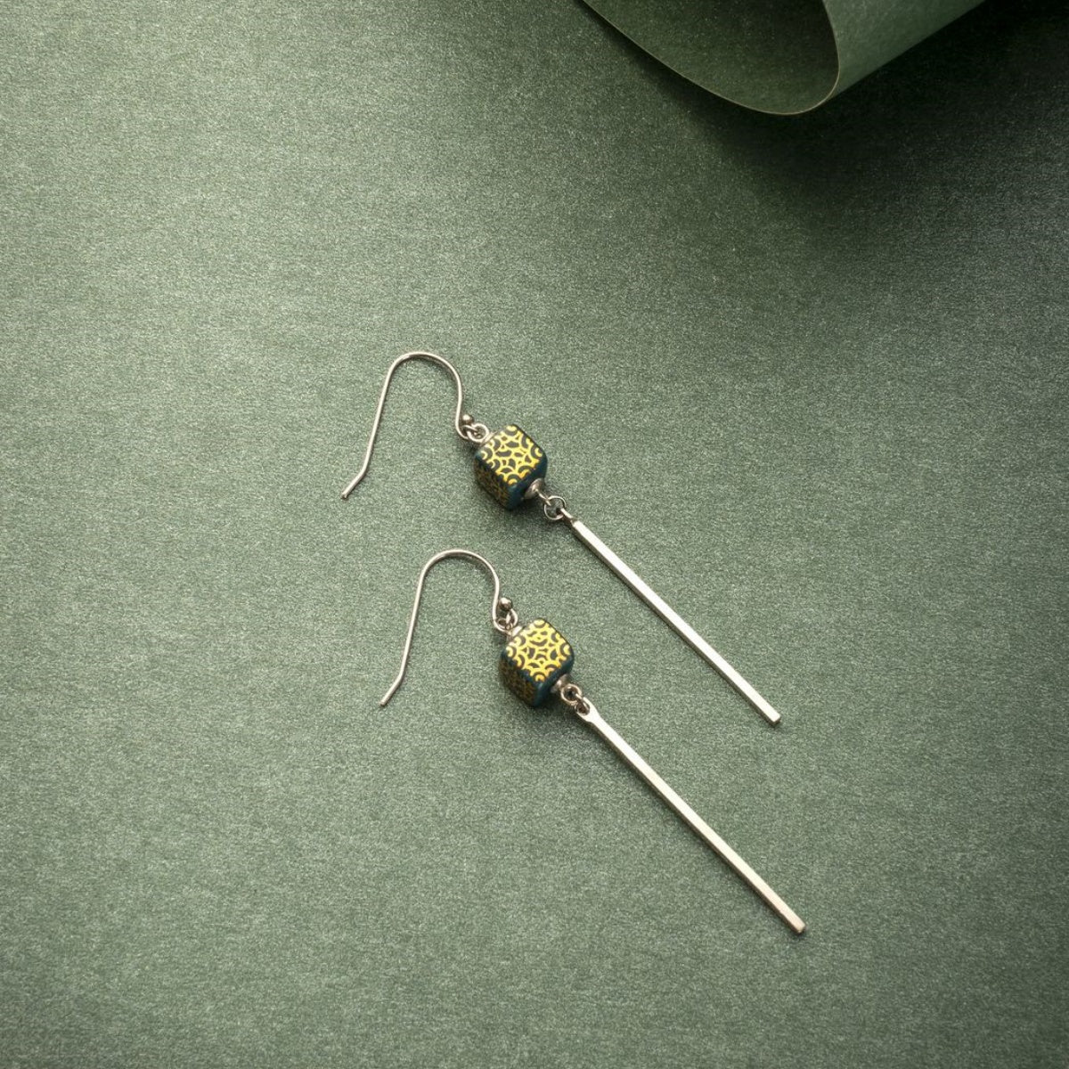 Handcrafted Gemstone Green Wave-Themed Ceramic Jewelry Set with Gold Floral Patterns